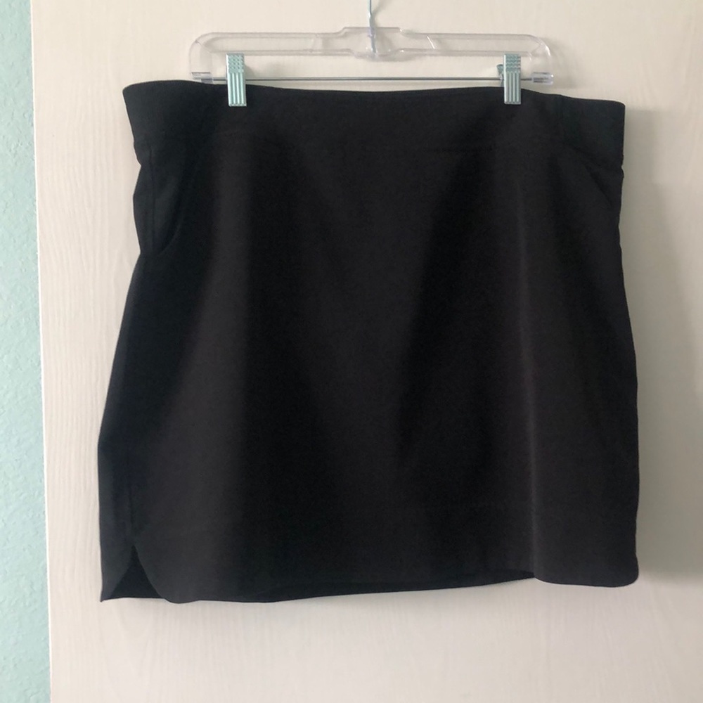Black Skort